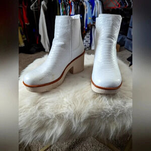 Pierre Dumas - White boots